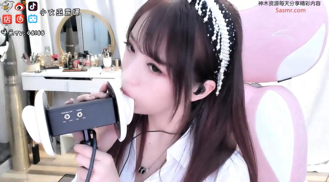 小女巫露娜ASMR舔耳口腔音助眠.