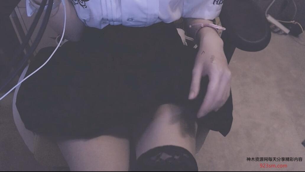 Aki秋水 爱发电 JK短裙过膝黑si.