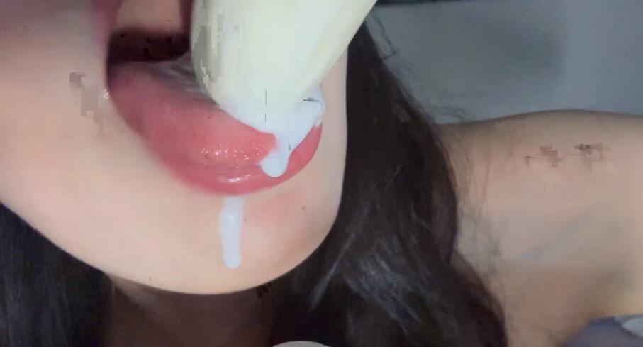 布鲁比呐呐 ASMR 香蕉+亲吻.