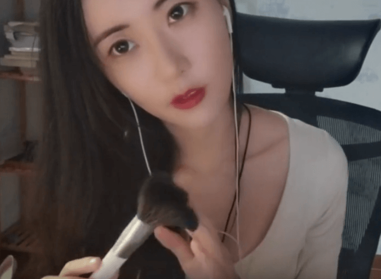 kiki瓜 亲吻你的耳朵.