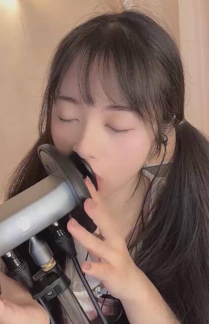 缇雅99  呼吸声+舔耳10分钟.