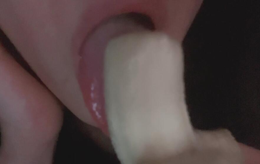 觉觉不困 舔香蕉 chuan.