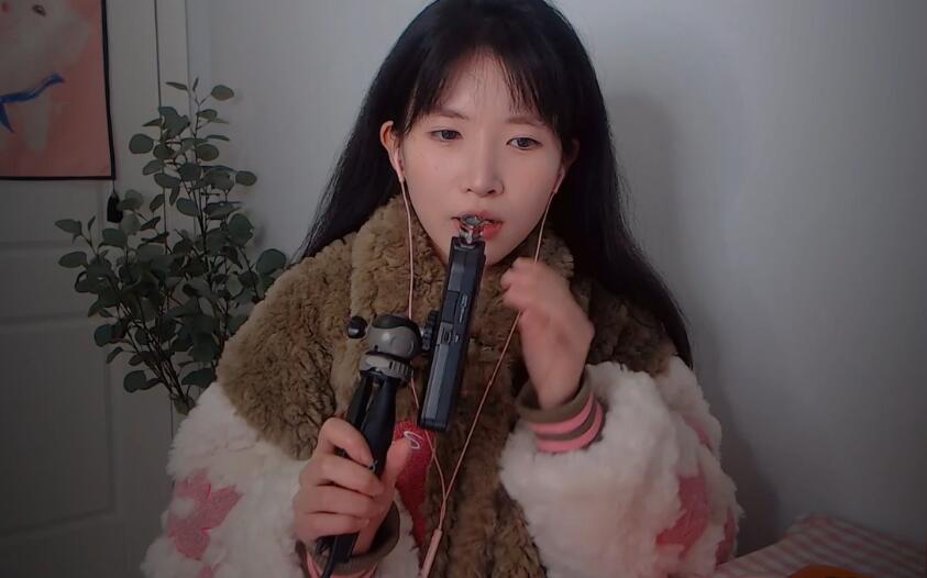 芝麻对辣 ASMR新麥舔耳 回音略略略 舔手指.