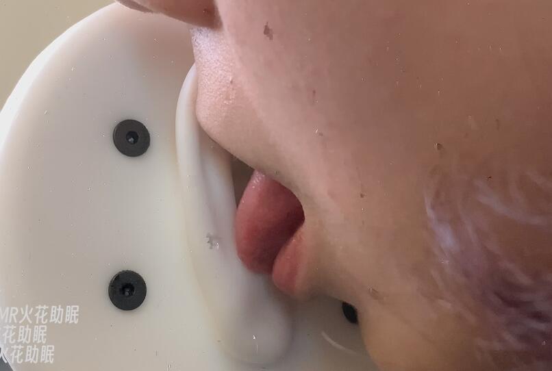 火花助眠ASMR 舔耳.