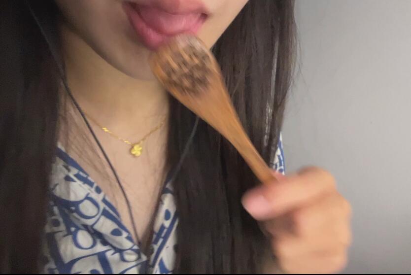 咩咩小屋 宝宝亲亲➕舔屏➕吃勺子.