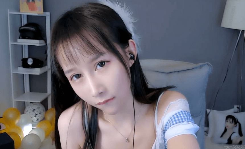 第七期虎牙阿稀稀大魔王ASMR福利视频眼神太诱人.