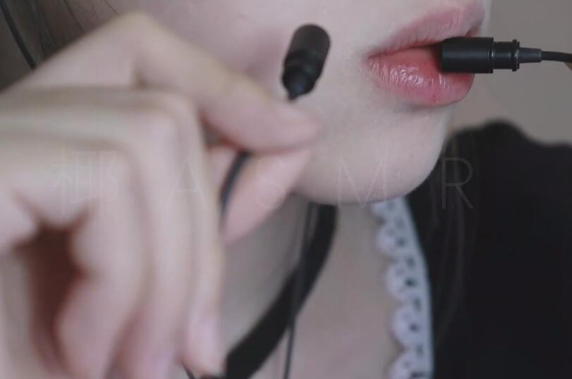 其实是椰子啦ASMR 领夹麦弹舌10min.