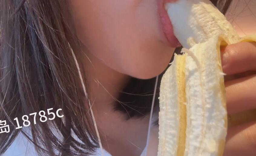 xixi刚睡着 吃香蕉.