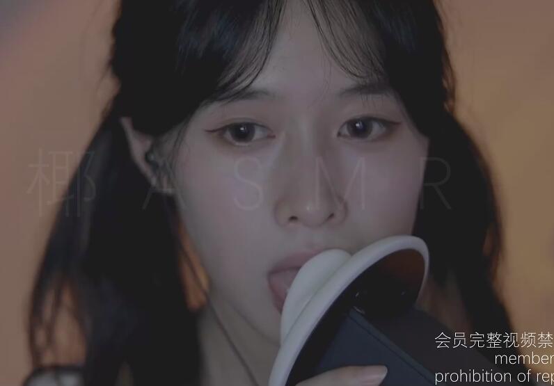 椰子ASMRS天儿掏耳.