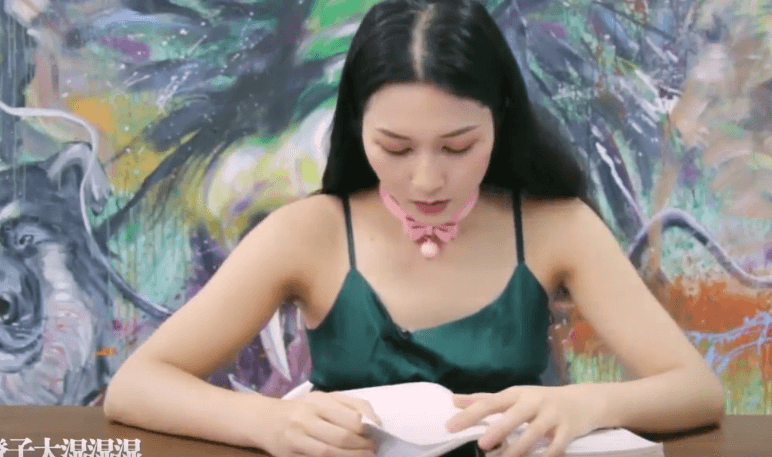 漂亮小姐姐呻吟阅读 跳蛋震动等你来撩.