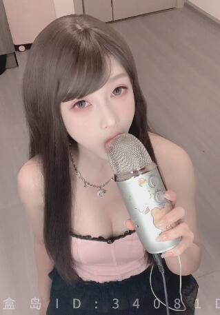 沛沛 甜麦克风 俯视视角.