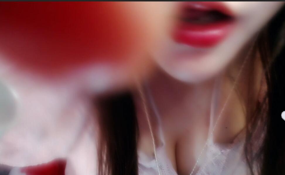 虎牙夏哟哟魔法书福利 女朋友的亲亲.