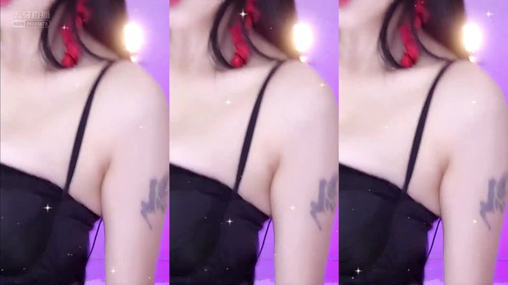 【虎牙梓萌学姐】在线学姐 性感热舞