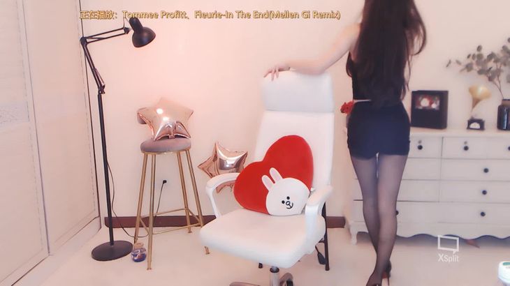 【虎牙张昔由】极品高颜值御姐 长腿丝足 定制热舞集 20