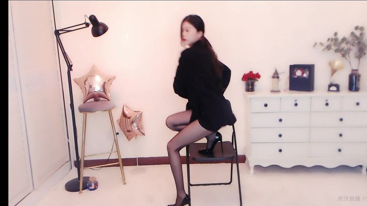 【虎牙张昔由】极品高颜值御姐 长腿丝足 定制热舞集 35