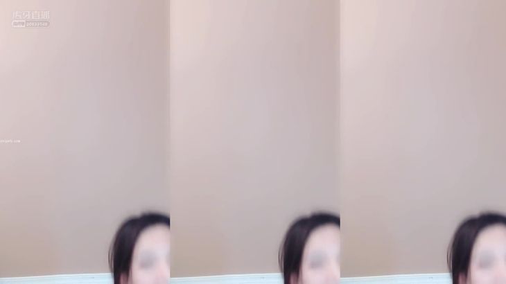 【虎牙小可人哟】深夜整活 低视角吃吐牛奶