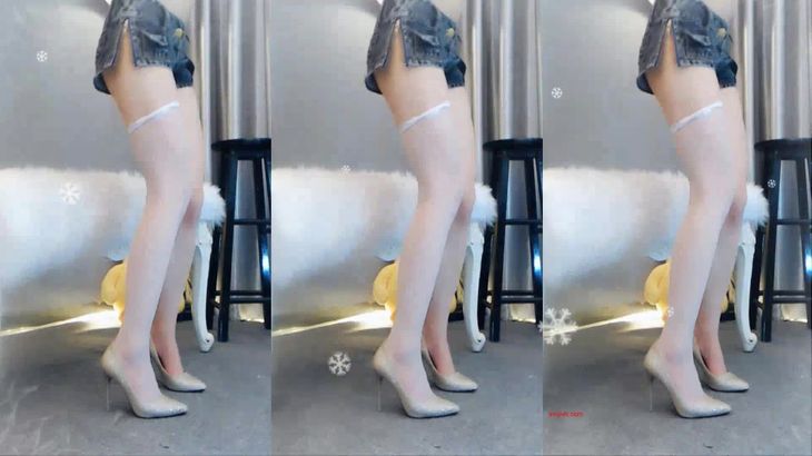 【虎牙温情】清纯系极品少女 定制福利表情热舞全集 良心满满~14