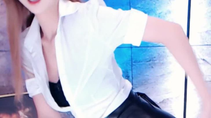 【斗鱼小熙米】极品腰精 热舞精选集 亮点特别多 烧的要命~ 17