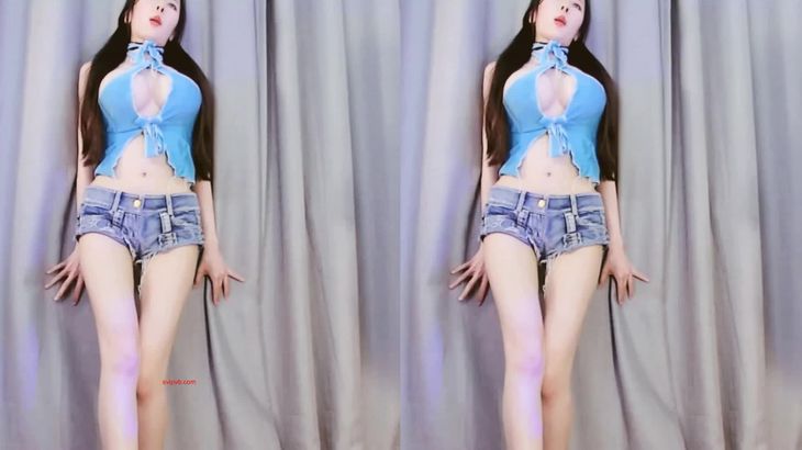 【斗鱼辣条SSS】顶级性感尤物主播 土豪定制福利烧舞合集! 34