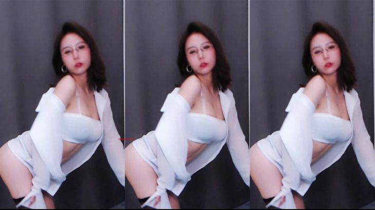 【斗鱼何成琳】翘臀御姐 超火定制福利热舞 11