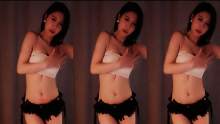 【斗鱼何成琳】翘臀御姐 超火定制福利热舞 4