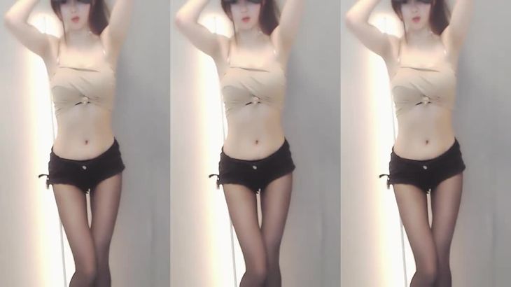 【斗鱼何菱】黑丝美腿热舞，撅着臀真诱惑