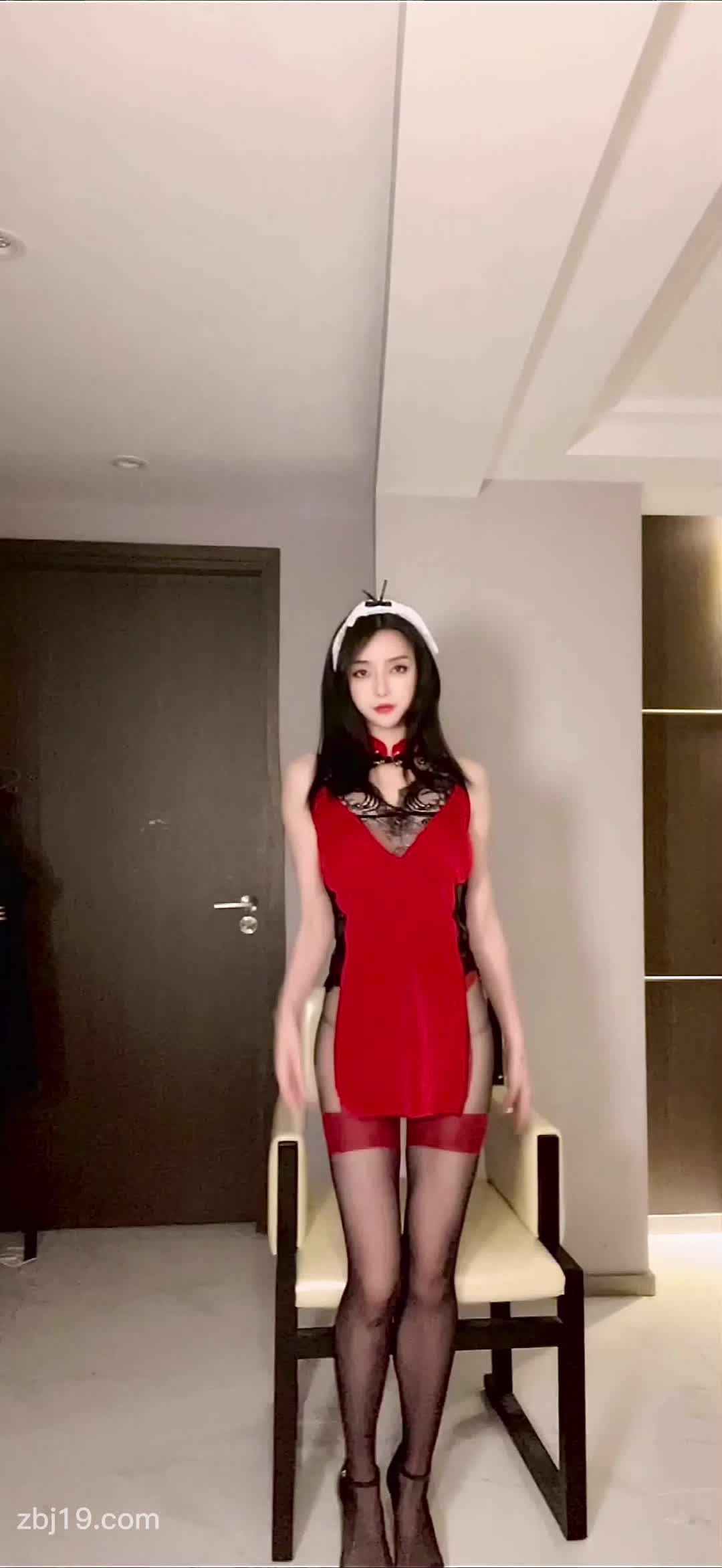 【花椒萌妮】土豪高价定制比基尼热舞 29